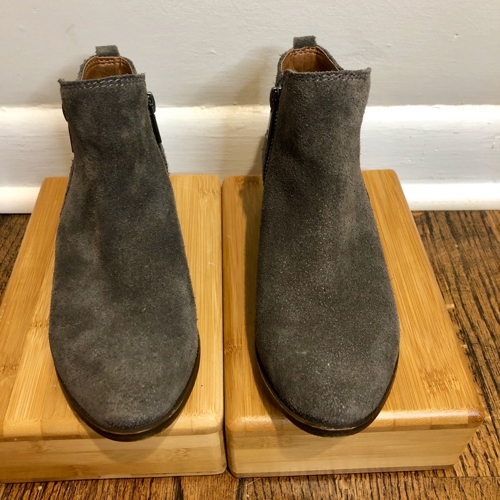 Lucky Brand Gray Suede Basel Ankle Booties Sz 6 - Picture 2 of 7